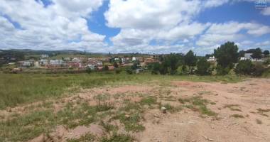 a vendre terrain de 724 m2 à manazary ilafy à 5 minutes du lycée francais