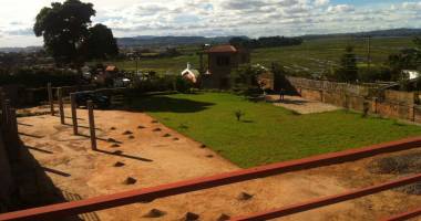 a vendre terrain de 1600 m2  à ambohijanahary ambohibao. contact mr jacky