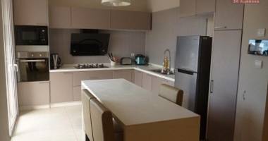 a louer un duplex de haut standing de type t5 dans une résidence bien sécurisée dans le centre ville situé au cité planton. contact mr jacky