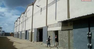 a louer des entrepôts de 600m2 dans une zone sécurisée et facile d'accès à anosizato