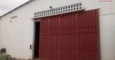 a louer un entrepôt de 250m2 dans un endroit facile d'accès à ivato