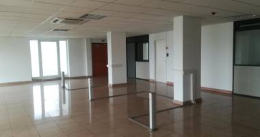 des locaux de 82m2,  95m2, 104m2, 145m2, 195m2, 266m2 à ivandry