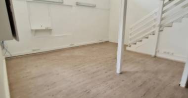 local avec mezzanine - 51,89 m² - centre ville