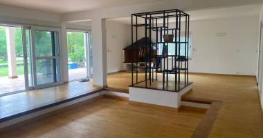 un grand appartement t4 au rez -de jardin à ambatobe près du lycée français