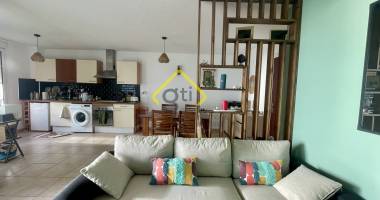 appartement t2 meublé à louer à la possession   terrasse, vue mer, piscine et parking