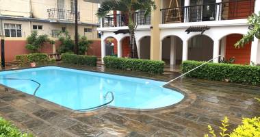 flic en flac, à louer ravissant appartement trois chambres avec piscine situé dans une résidence sécurisée au calme.