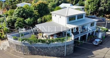 a vendre - une villa d' environ 223 m2 - la riviere saint-louis - 425 000 €