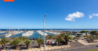 a louer à saint pierre front de mer - appt t2  meublé de 44,50 m2  -  loyer 1 335  cc