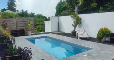 a louer 1580 € /mois - villa t4 - piscine- sainte anne