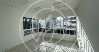 À louer  local commercial à louer 850 € ht/mois