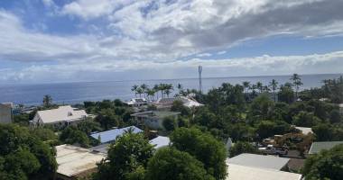 a vendre bel appartement  type t3 au centre ville de la possession avec belle vue mer et montagne.