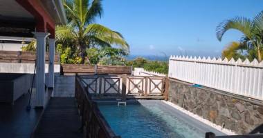 maison familiale avec piscine à reprendre en main – la rivière saint-louis