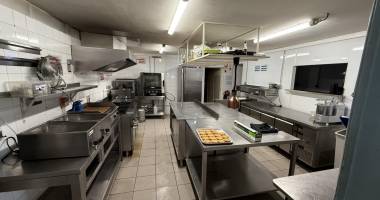 a vendre fond de commerce restaurant de 288m2,centre ville du port