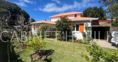 a vendre - une maison f4 de 111.37 m2 environ - saint-joseph - 385 000 €