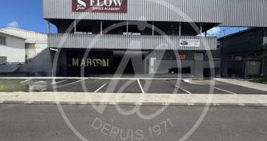 À louer  local commercial  3800 €  ht /mois + charges 600 €