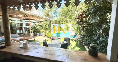 maison 5 chambres avec piscine , dépendance terre sainte