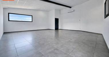 zi 4 local 152m2  - loyer 2 800  ht