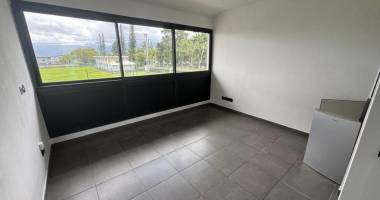 a vendre 2 studios côte à côte face à l'université du tampon  idéal pour investissement locatif