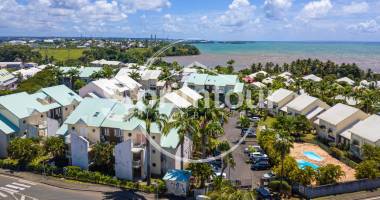 baie-mahault : moudong sud - t4 duplex dernier etage