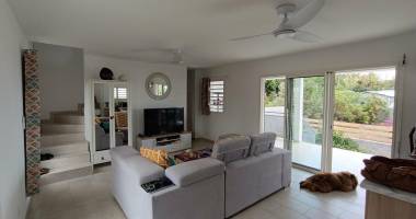 villa t2/3 neuve en  duplex de 84 m²  bâtie en 2025 sur un terrain 342 m² – vue mer – ravine des cabris
