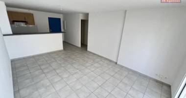 a vendre t2 en rdj dans la residence clipperton plein centre de la montagne,