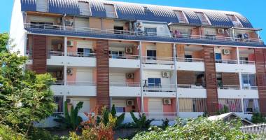 sainte clotilde vaste f2 de 63 m2 traversant