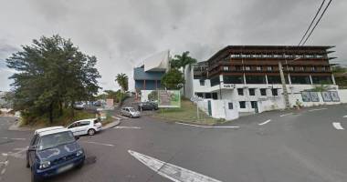 local commercial 69.59  m² - point chaud - saint clotilde - quatier hôpital