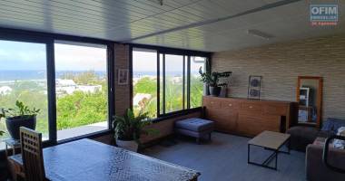villa f4 avec appartement de type f2 en sous sol