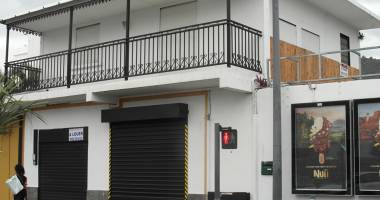 local commercial ou bureau de 136 m² st denis (rue gal de gaulle)