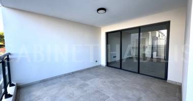 a louer - appartement t3 d'environ 97.58 m2 - saint-pierre - loyer 1 372 € + charges 50 €