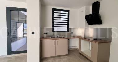 a louer - appartement t3 d'environ 84.90 m2 - saint-pierre -  loyer 1 388 € + charges 50 €