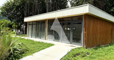local commercial la possession 1 pièce(s) 80 m2