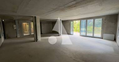 local commercial la possession 1 pièce(s) 77 m2