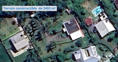 maison sur terrain 2493 m²