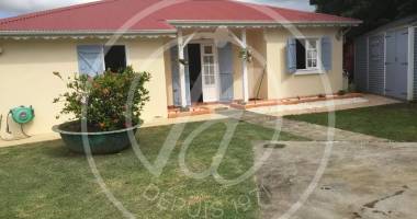 a louer 1750 € *villa t4 non meublee -piscine - le moule