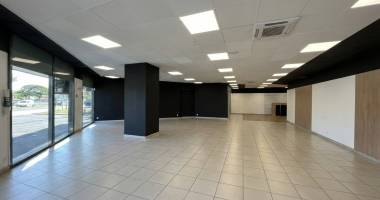 ravine blanche- le patio- local commercial de 269 m2 ou 185 m² - loyer  6286  - disponible de suite