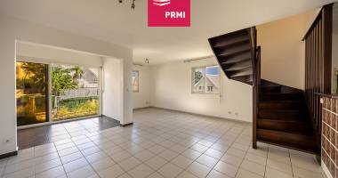 maison de ville f4 avec varangue, jardinet, et double parking - moufia proche clinique et faculté