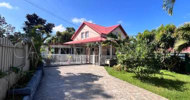a vendre - maison t5 + dependance - tampon - 450 000 €