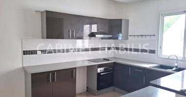 a vendre - un appartement t3 de 94,55 m2 environ - saint pierre - 200 000 €