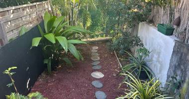 appartement t2 meublé avec jardin   - piton st leu