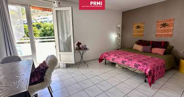 st gilles centre a pied : apt t1 dernier etage
