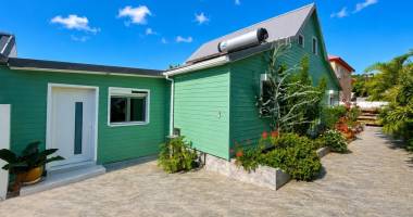 À vendre À plateau caillou – maison familiale f4 avec studio indÉpendant, vue mer et montagne